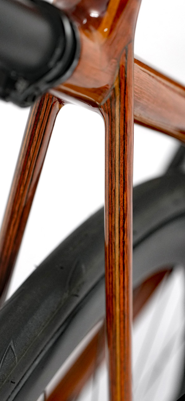 Laminated wooden seat stays of a HTech Aeriform using HTech's SCR technology, made of Jarrah wood with a Brown Mallet stripe