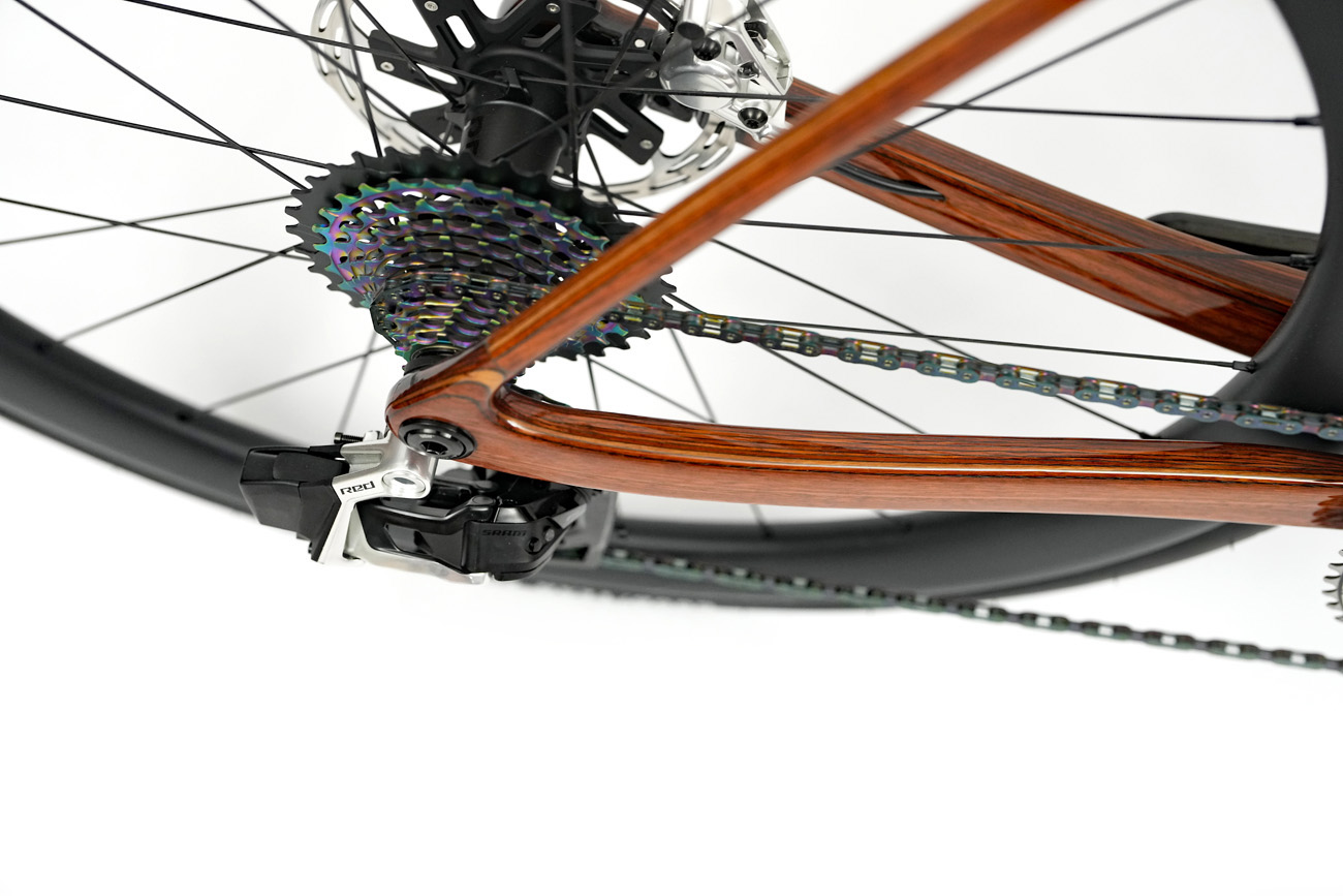 SCR laminated chain stays and dropouts of HTech Aeriform, with UDH hanger and SRAM Red E1 rear derailleur
