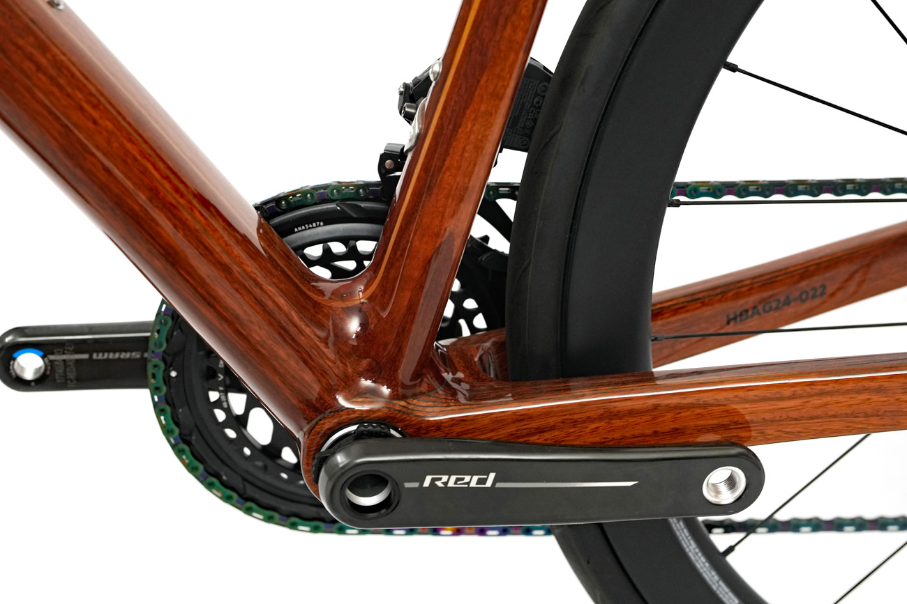 HTech Aeriform PF86 BB with asymmetrical lamenated chain stays, with SRAM Red E1 crankset