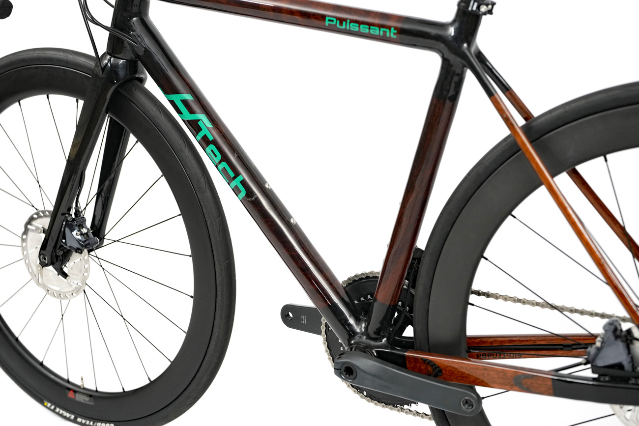 The high gloss classic round tube shapes of a Jarrah HTech puissant frame